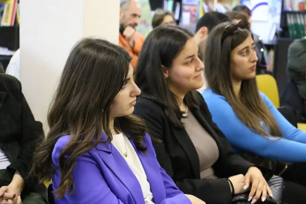 Հանդիպում ճեմարանական շրջանավարտների հետ