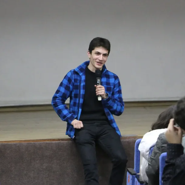 Շրջանավարտ Գրիգոր Թուխարյանը Ճմարանում